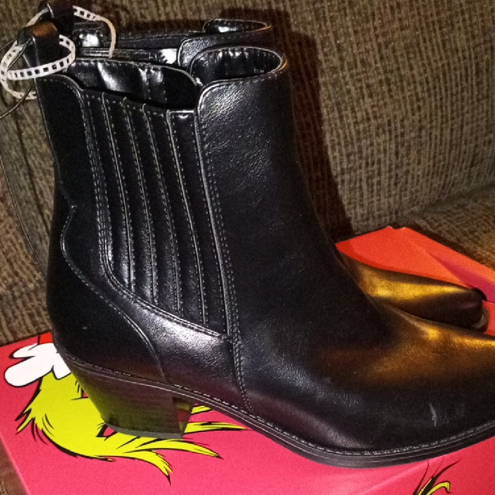 Unisa Sleek Black Ankle Boots